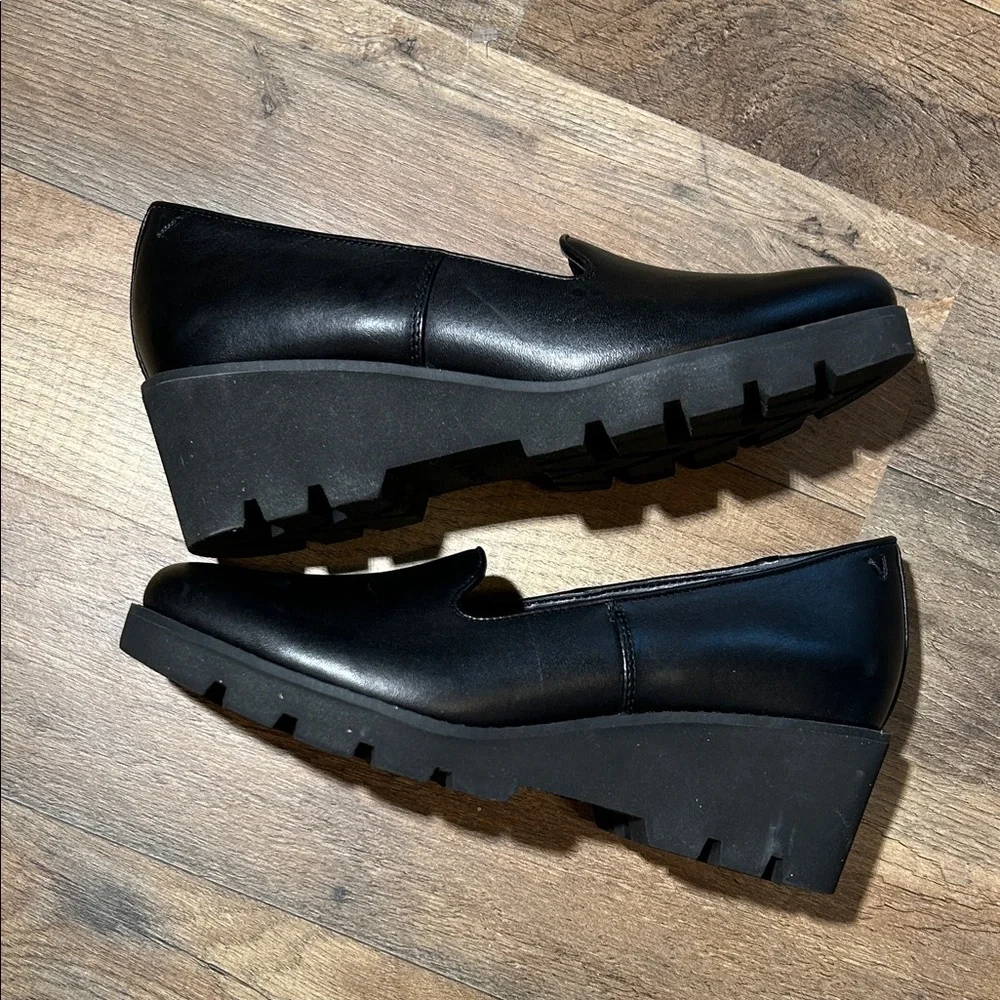 Vionic Women's Classic Black Loafers